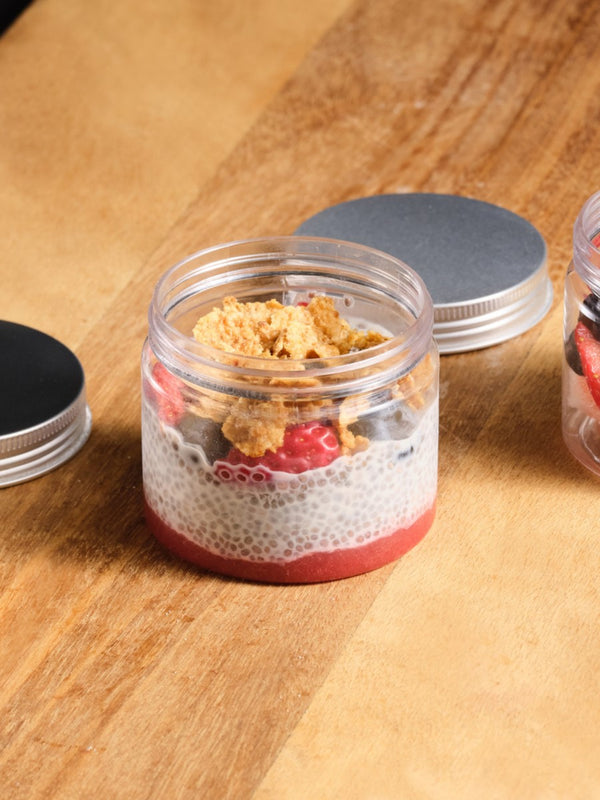 Mini jars chia pudding and berries x6