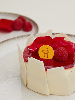 LE DESSERT - PIERRE HERME0248_For Web Use 1.jpg__PID:a8afc81c-df48-4587-8201-91bc69b186e6